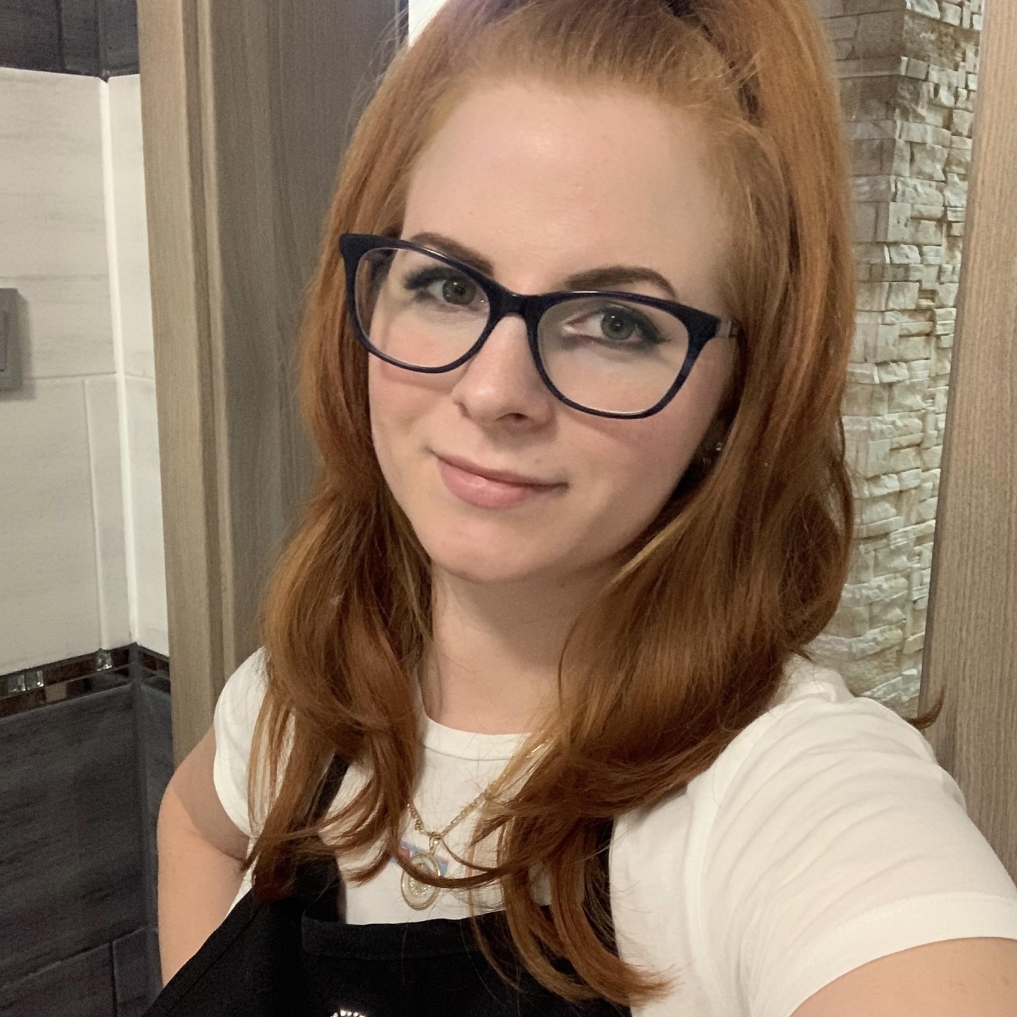 Kovácsné Kalóczkai Bettina, körömdizájner és pedikűrös